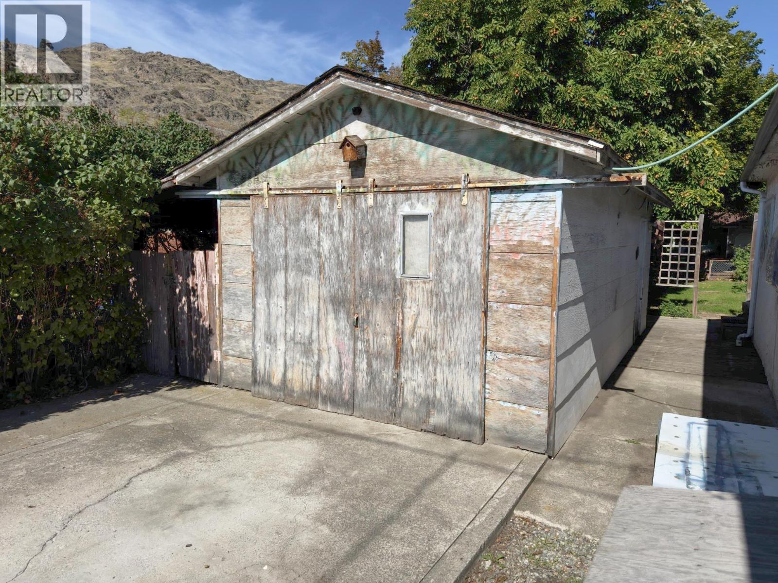 875 Tilton Avenue, Oliver