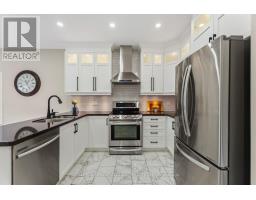 Family room - 39 Bannerman Drive, Bradford West Gwillimbury, ON L3Z3J7 Photo 13