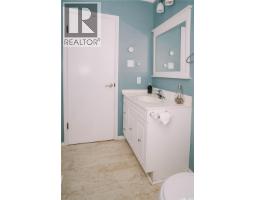 Kitchen - 306 Egbert Avenue, Saskatoon, SK S7N1X1 Photo 9