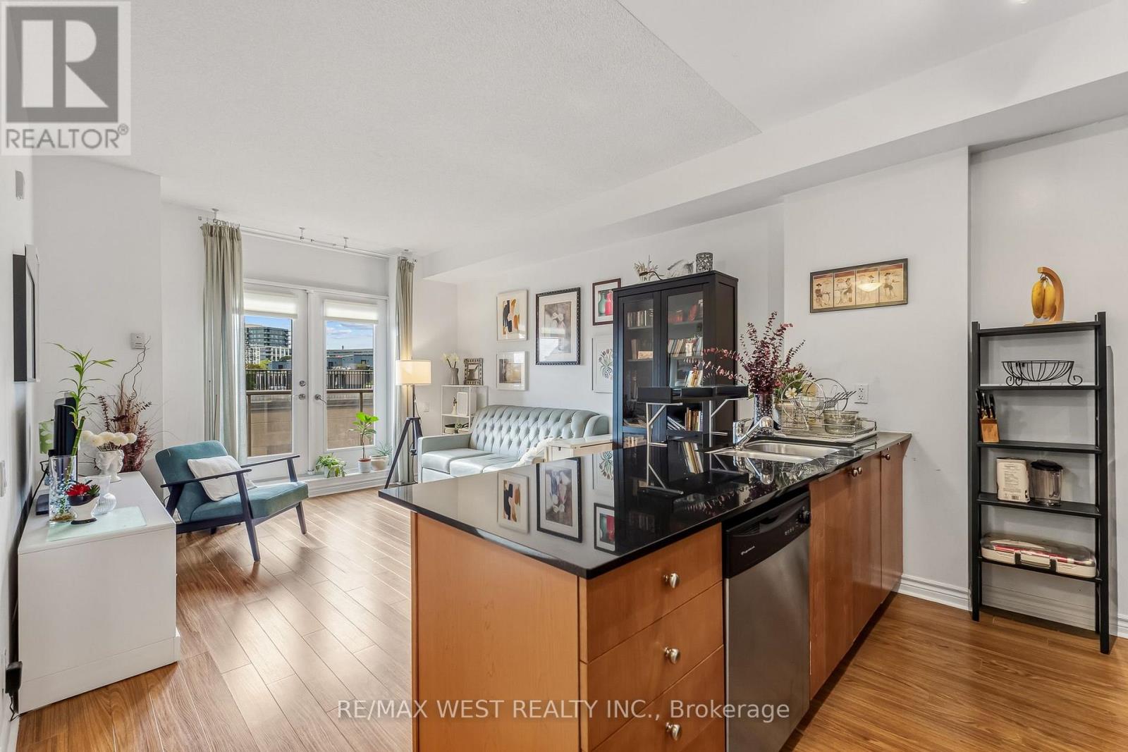 Photo of 402 - 4196 DUNDAS STREET W