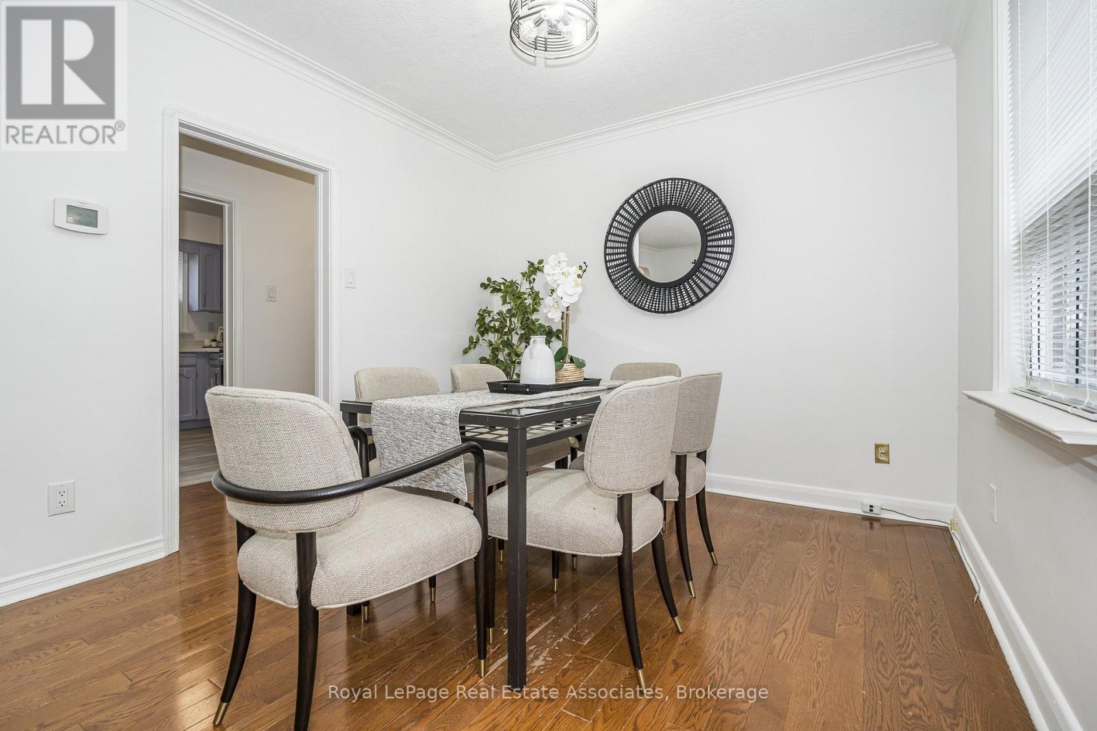 22 MAPLE AVENUE N - Image 11