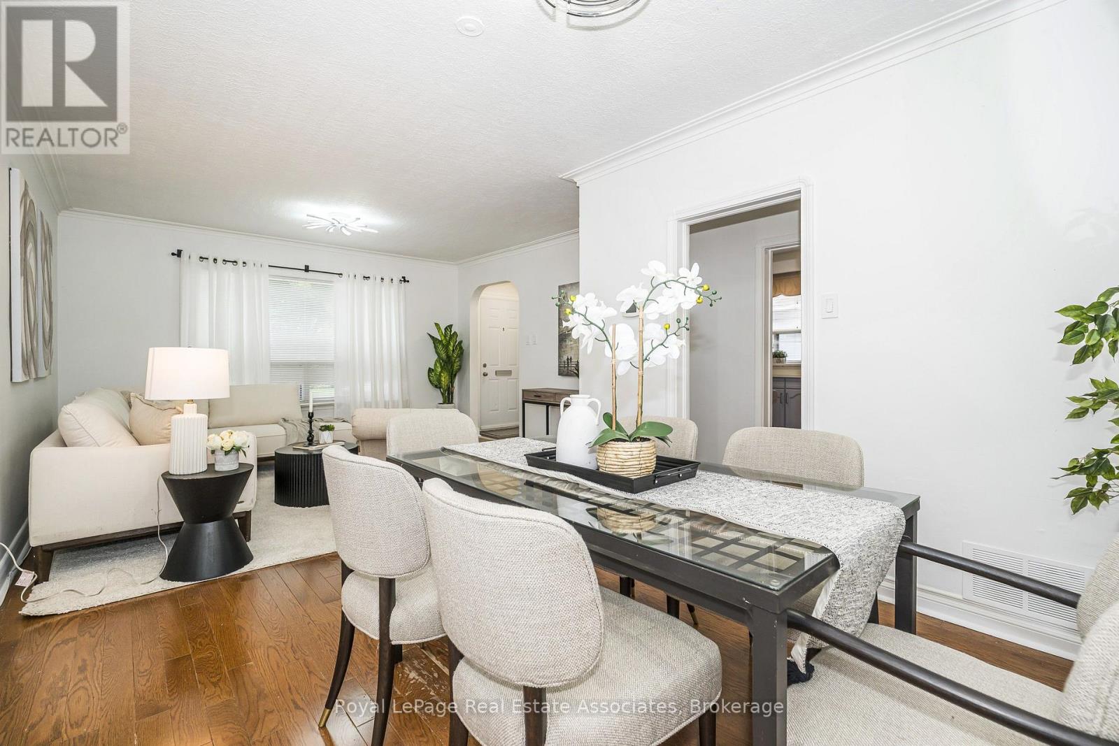 22 MAPLE AVENUE N - 12
