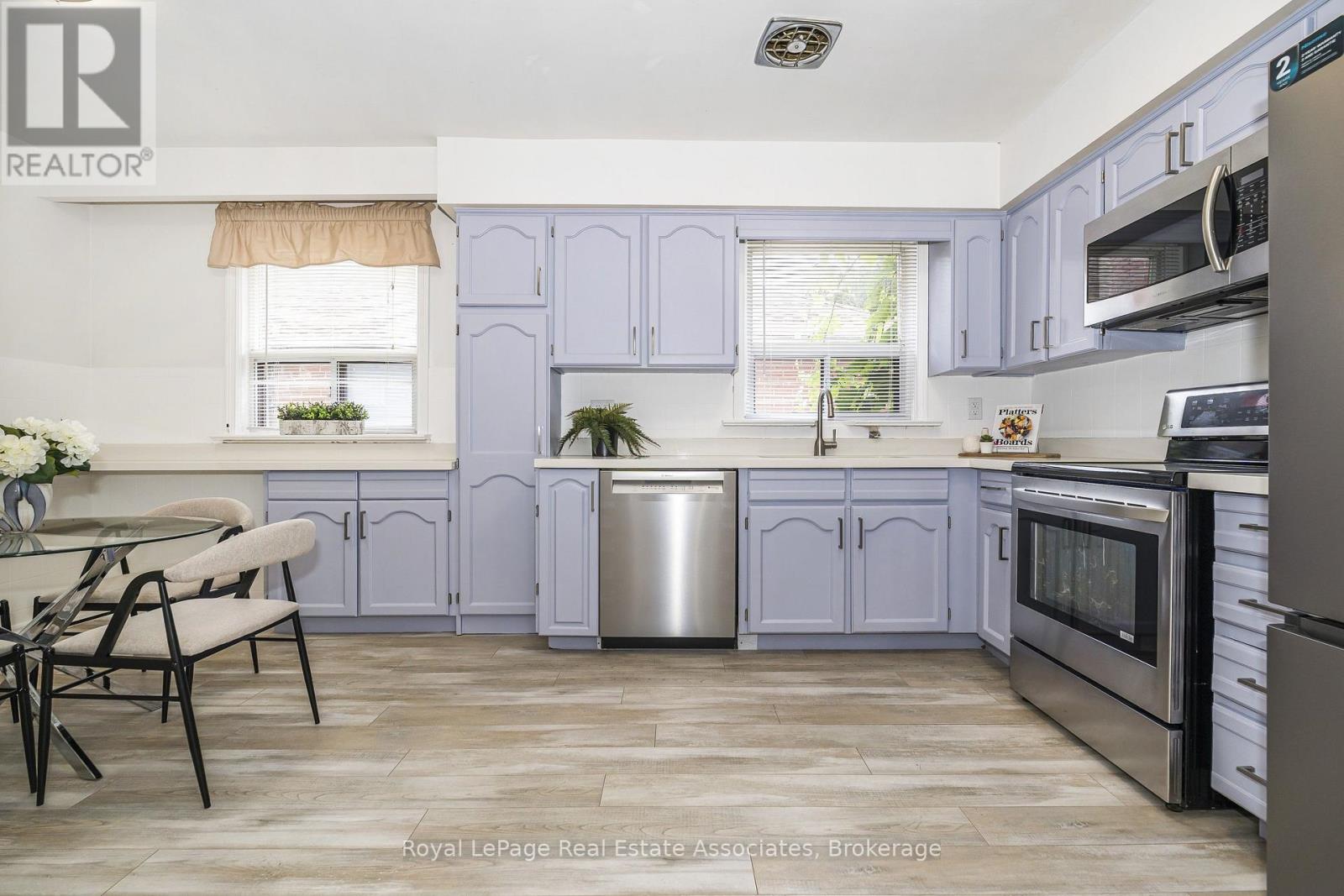 22 MAPLE AVENUE N - 14