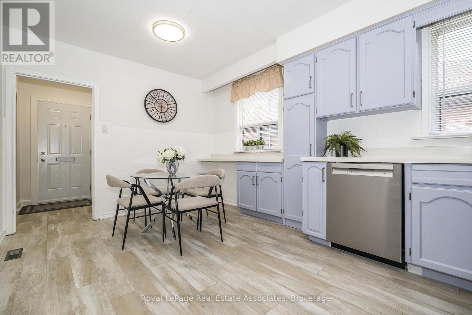 22 MAPLE AVENUE N - 15