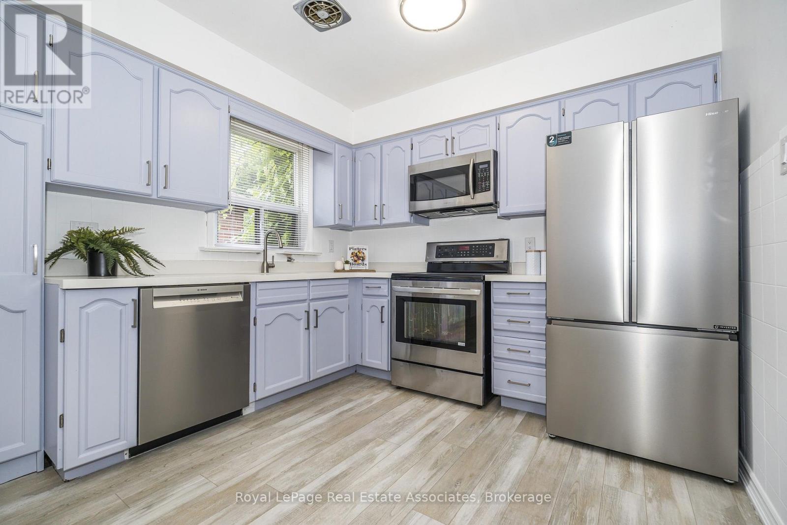 22 MAPLE AVENUE N - 18