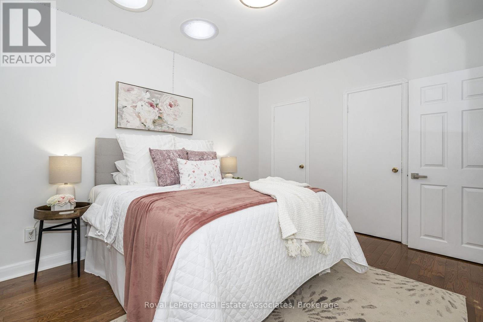 22 MAPLE AVENUE N - 20