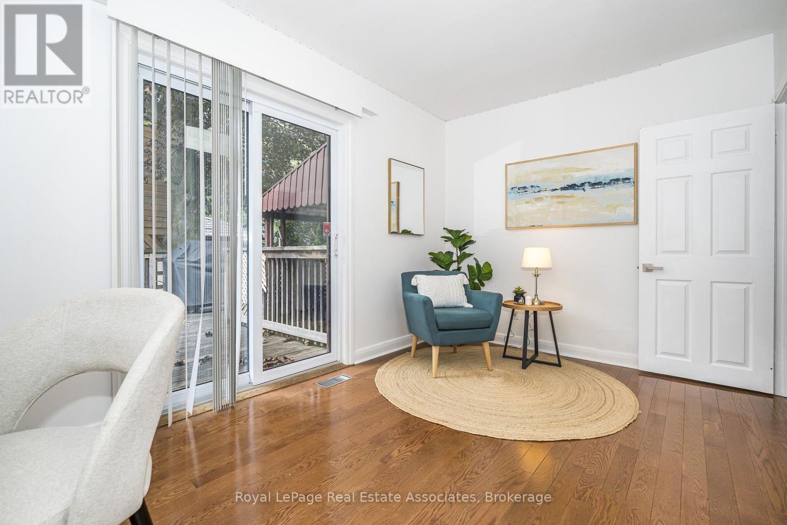 22 MAPLE AVENUE N - 22