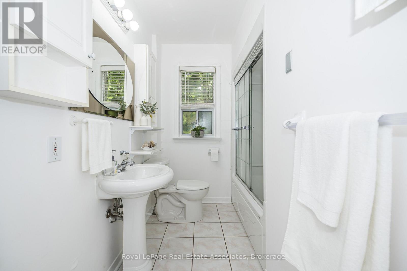 22 MAPLE AVENUE N - Image 23