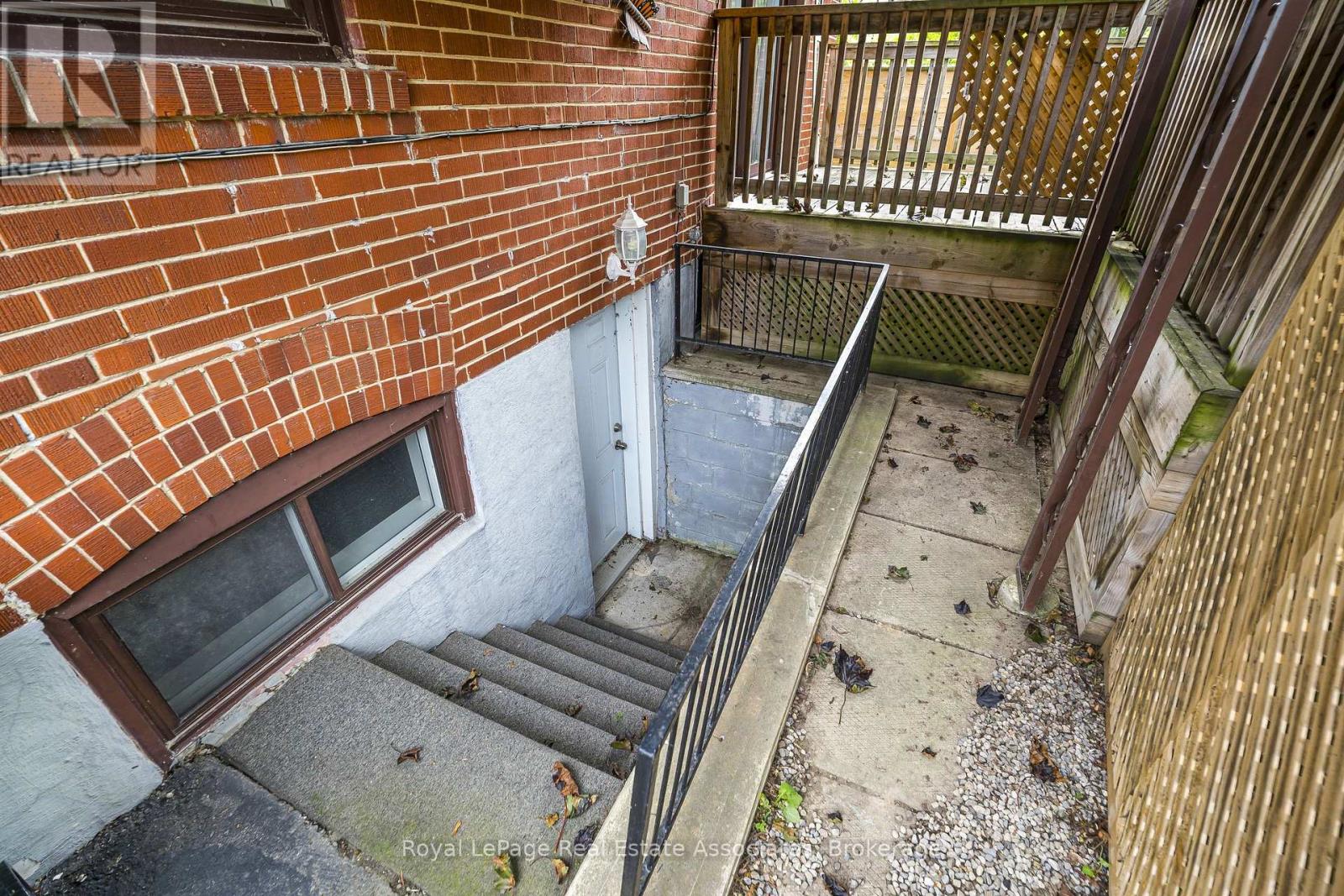 22 MAPLE AVENUE N - 24