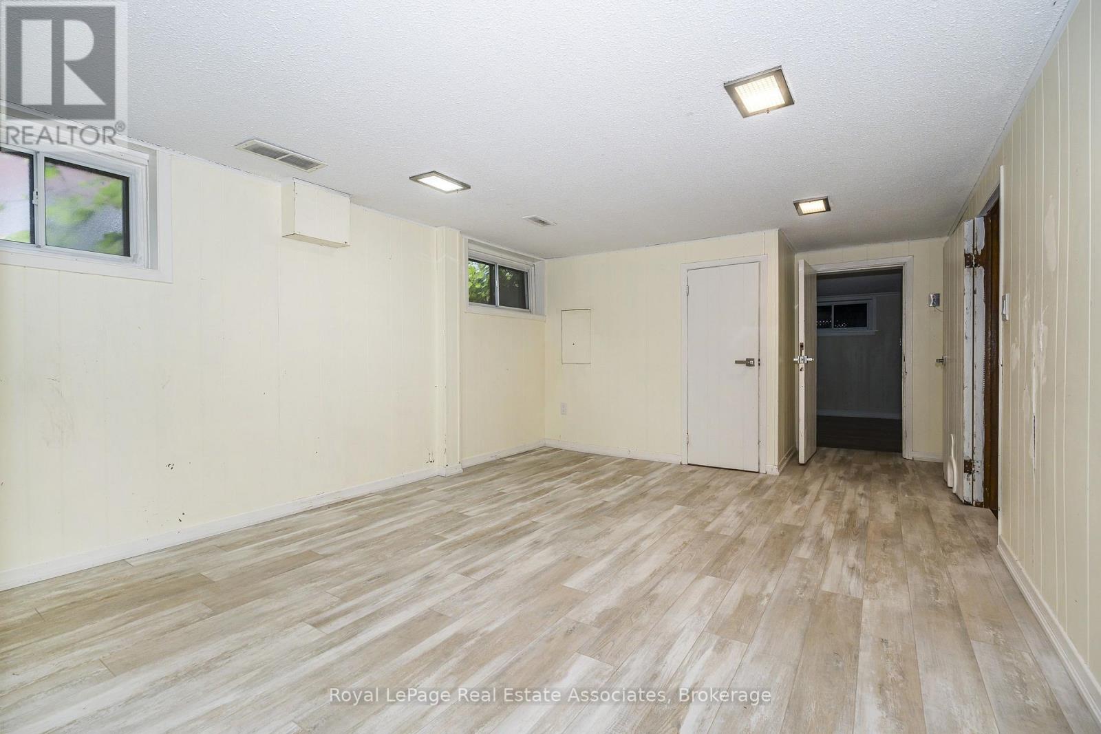 22 MAPLE AVENUE N - 26