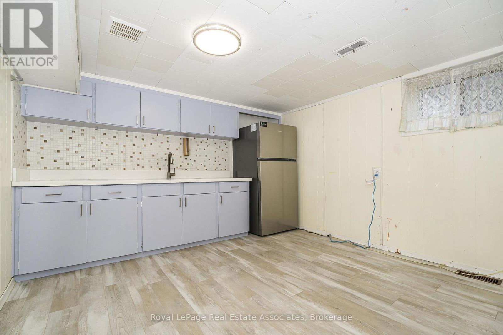 22 MAPLE AVENUE N - Image 27