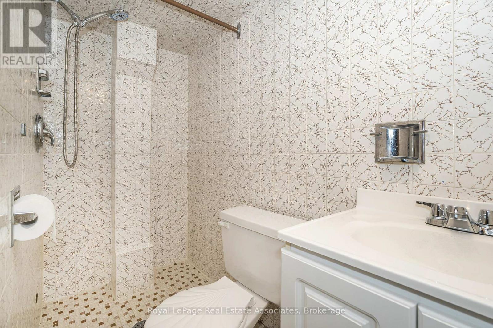 22 MAPLE AVENUE N - Image 28