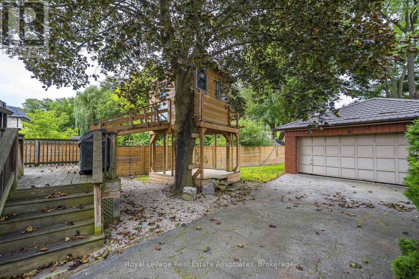 22 MAPLE AVENUE N - 29