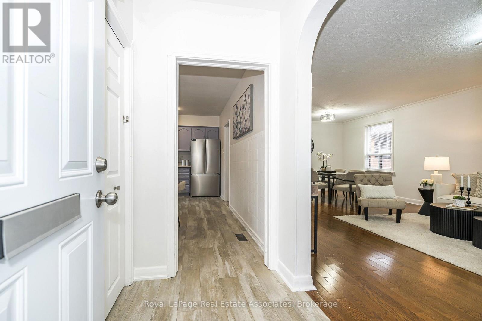 22 MAPLE AVENUE N - 3