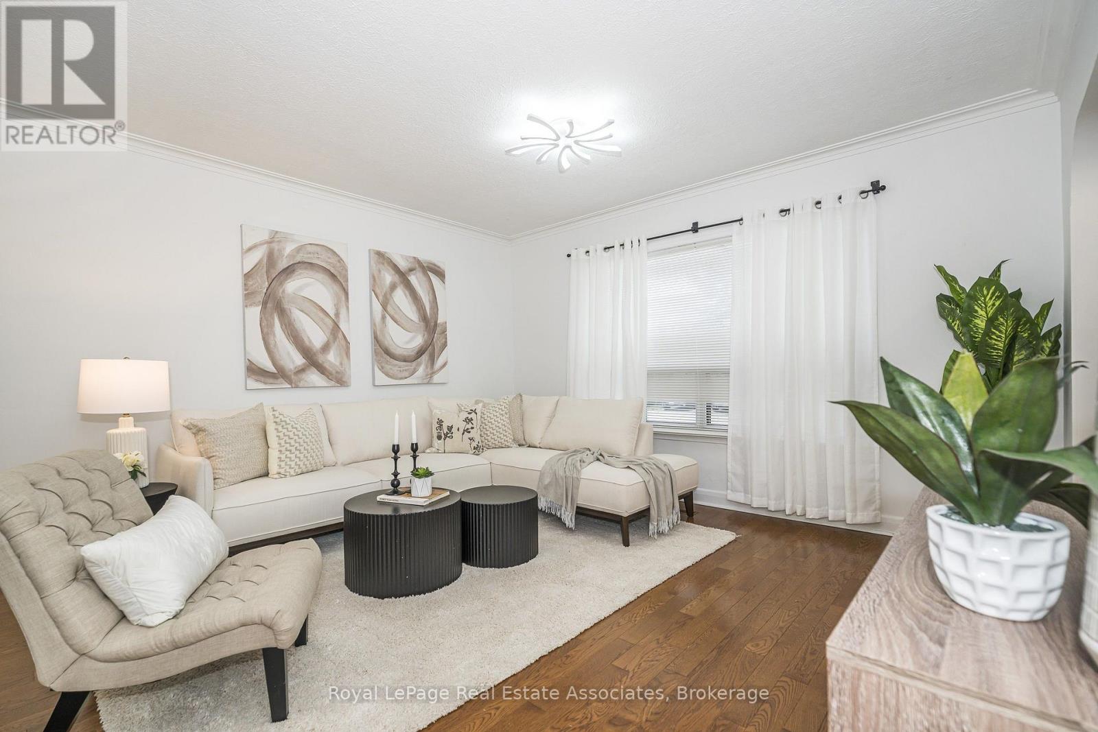 22 MAPLE AVENUE N - 5