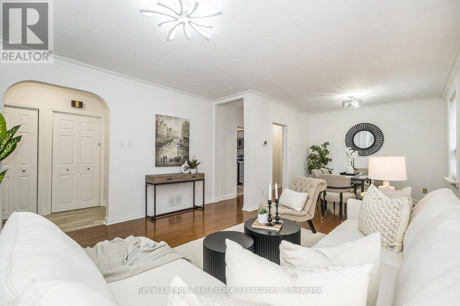 22 MAPLE AVENUE N - 8