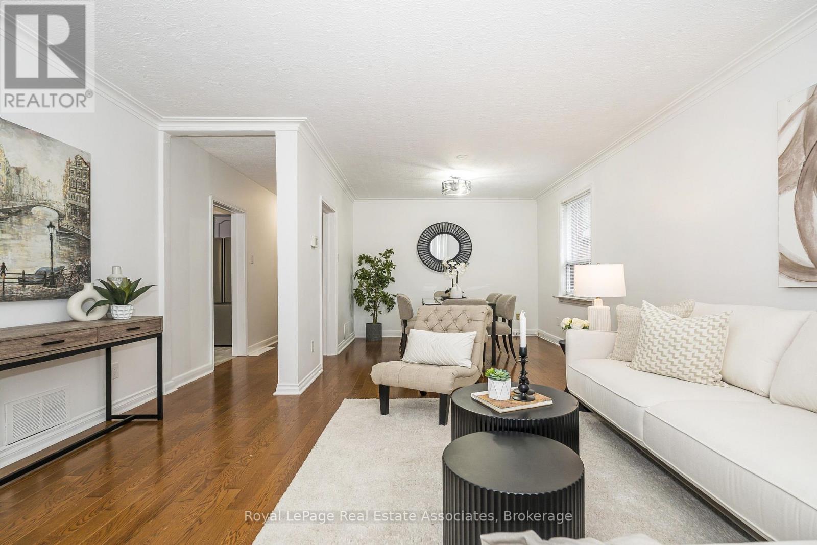 22 MAPLE AVENUE N - 9
