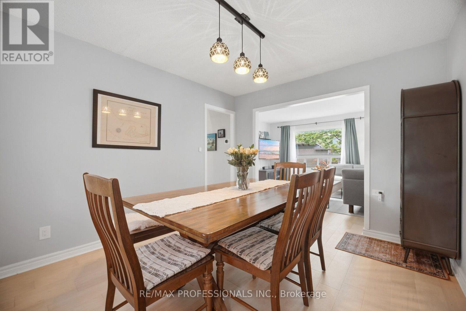 8 SMITH CRESCENT - 13