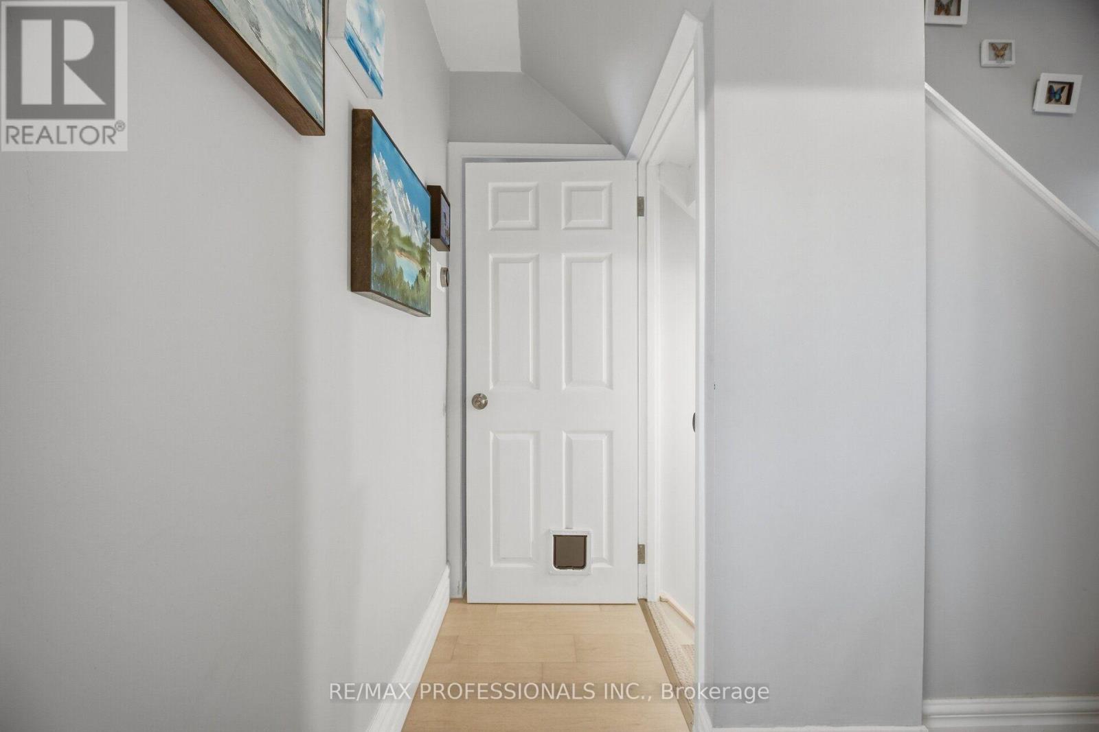 8 SMITH CRESCENT - 24