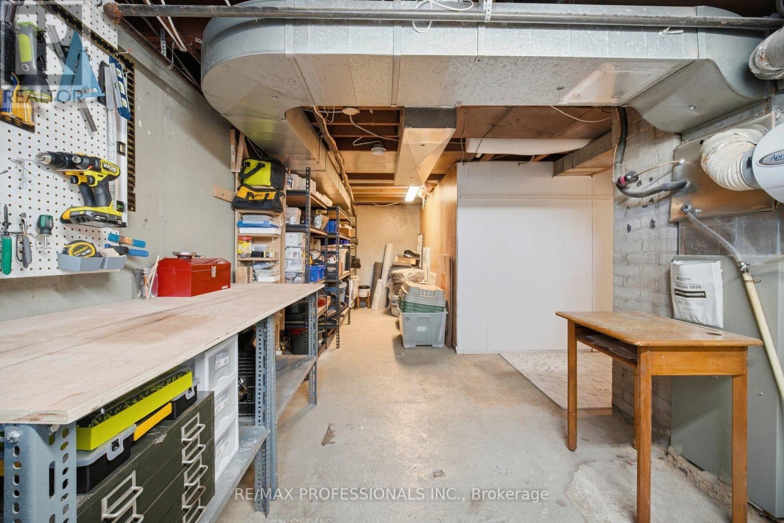 8 SMITH CRESCENT - 29