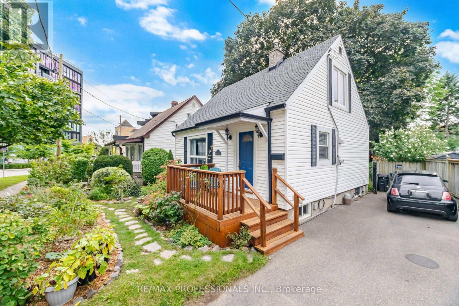 Photo of 8 SMITH CRESCENT