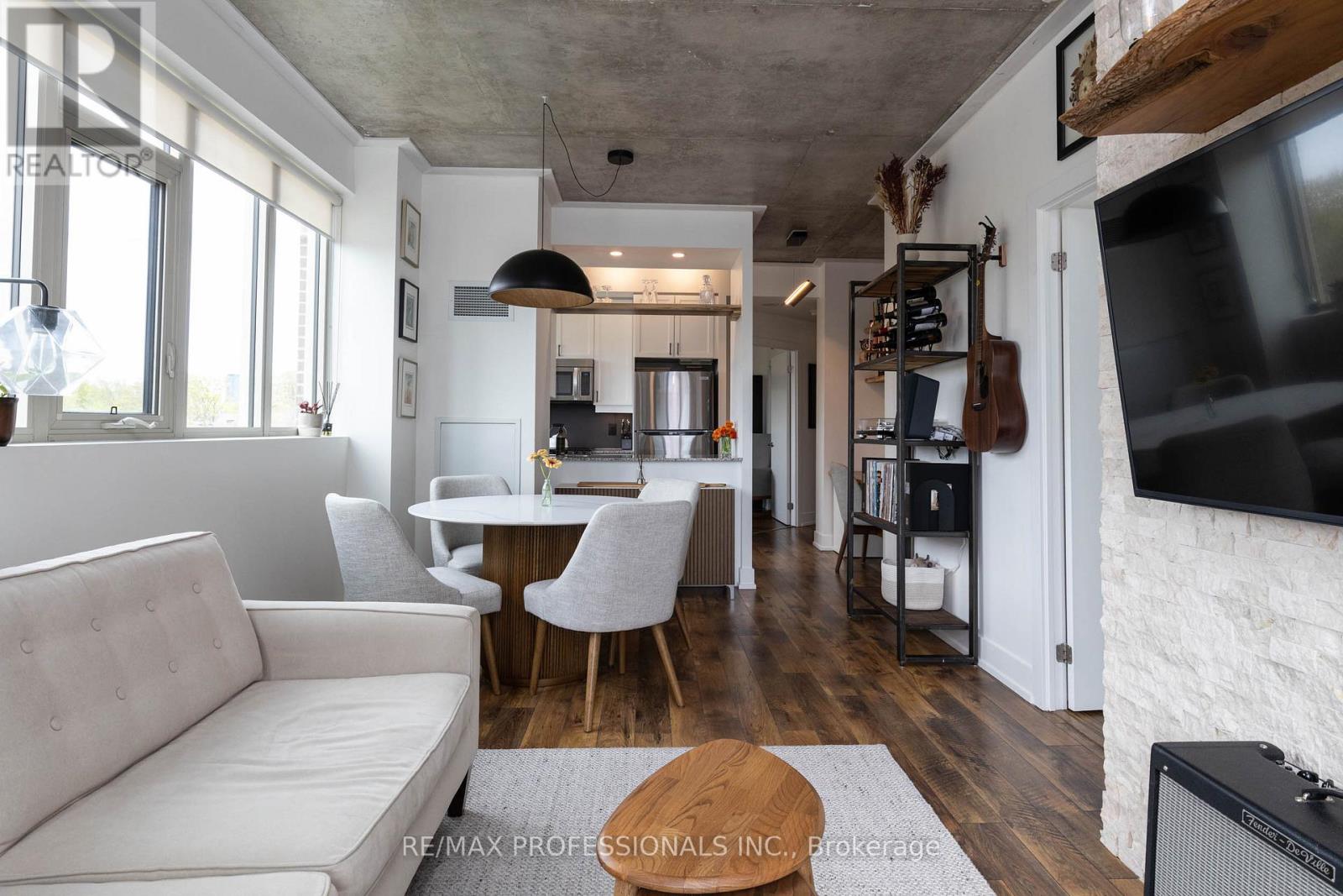 #410 1638 BLOOR STREET W - 5