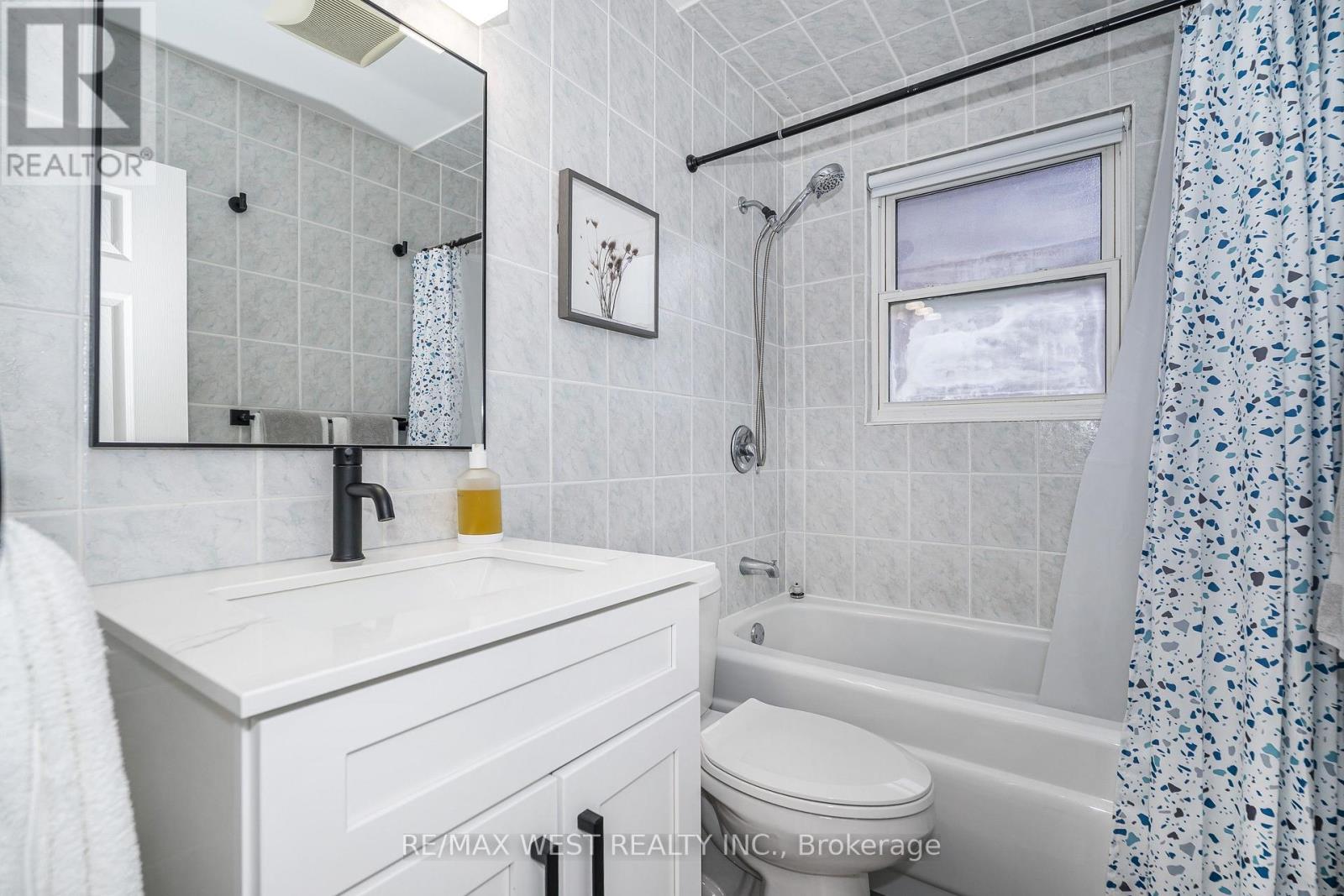 32 PINE AVENUE N - 17
