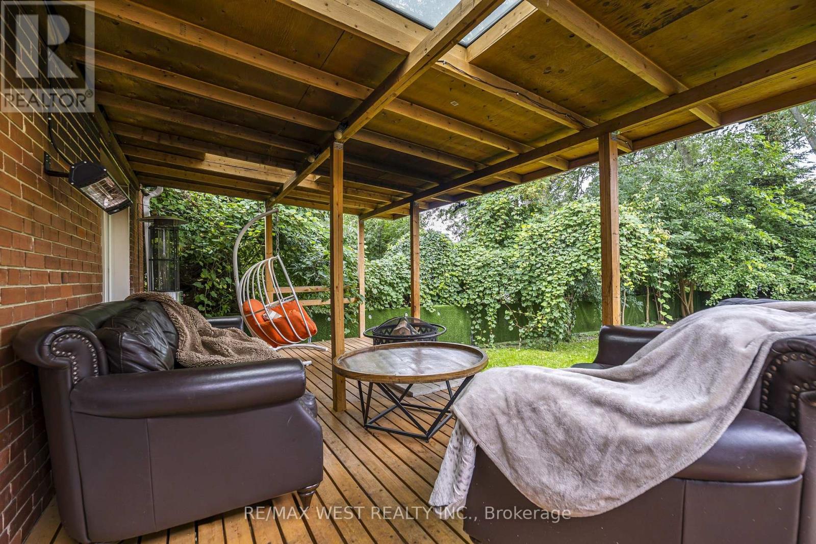 32 PINE AVENUE N - 27