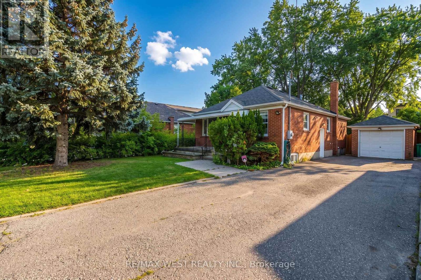 32 PINE AVENUE N - 33