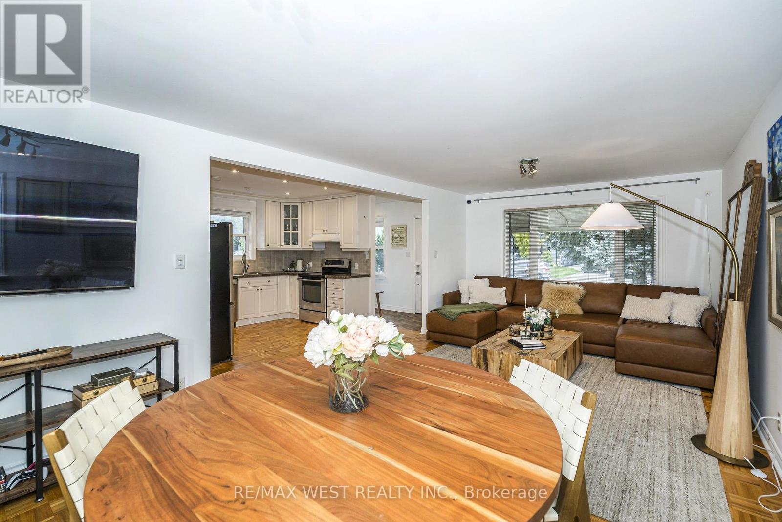 32 PINE AVENUE N - 7