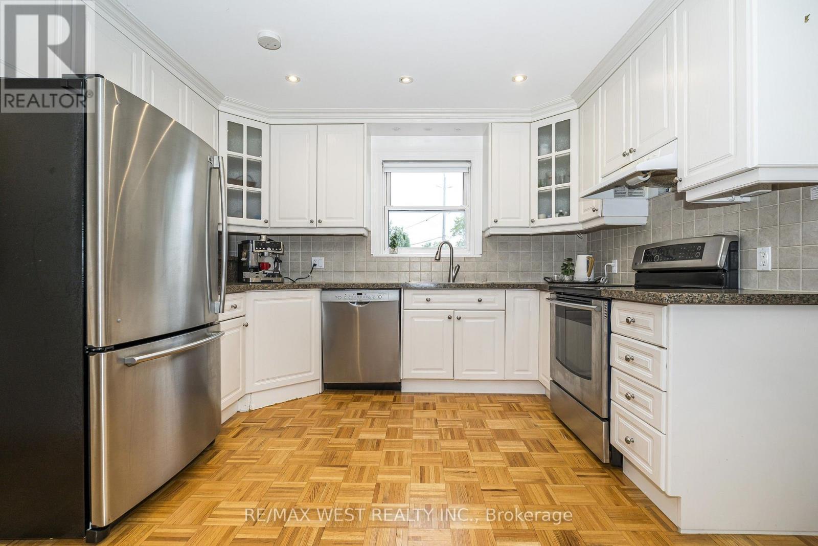 32 PINE AVENUE N - 9