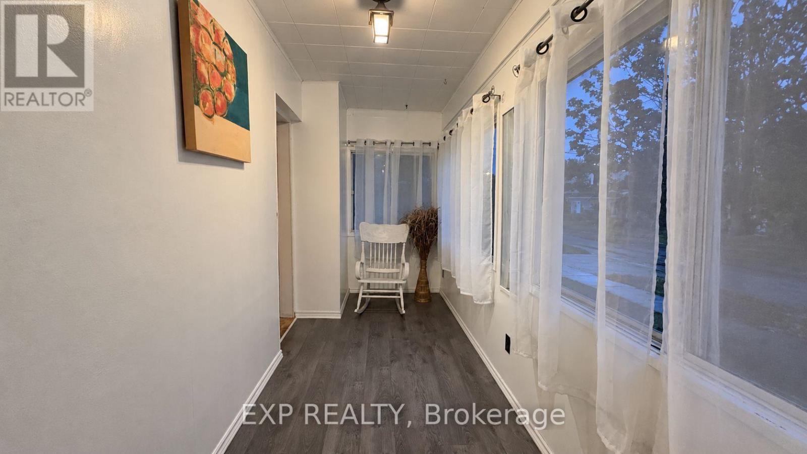 413 MARLBOROUGH STREET N - 12