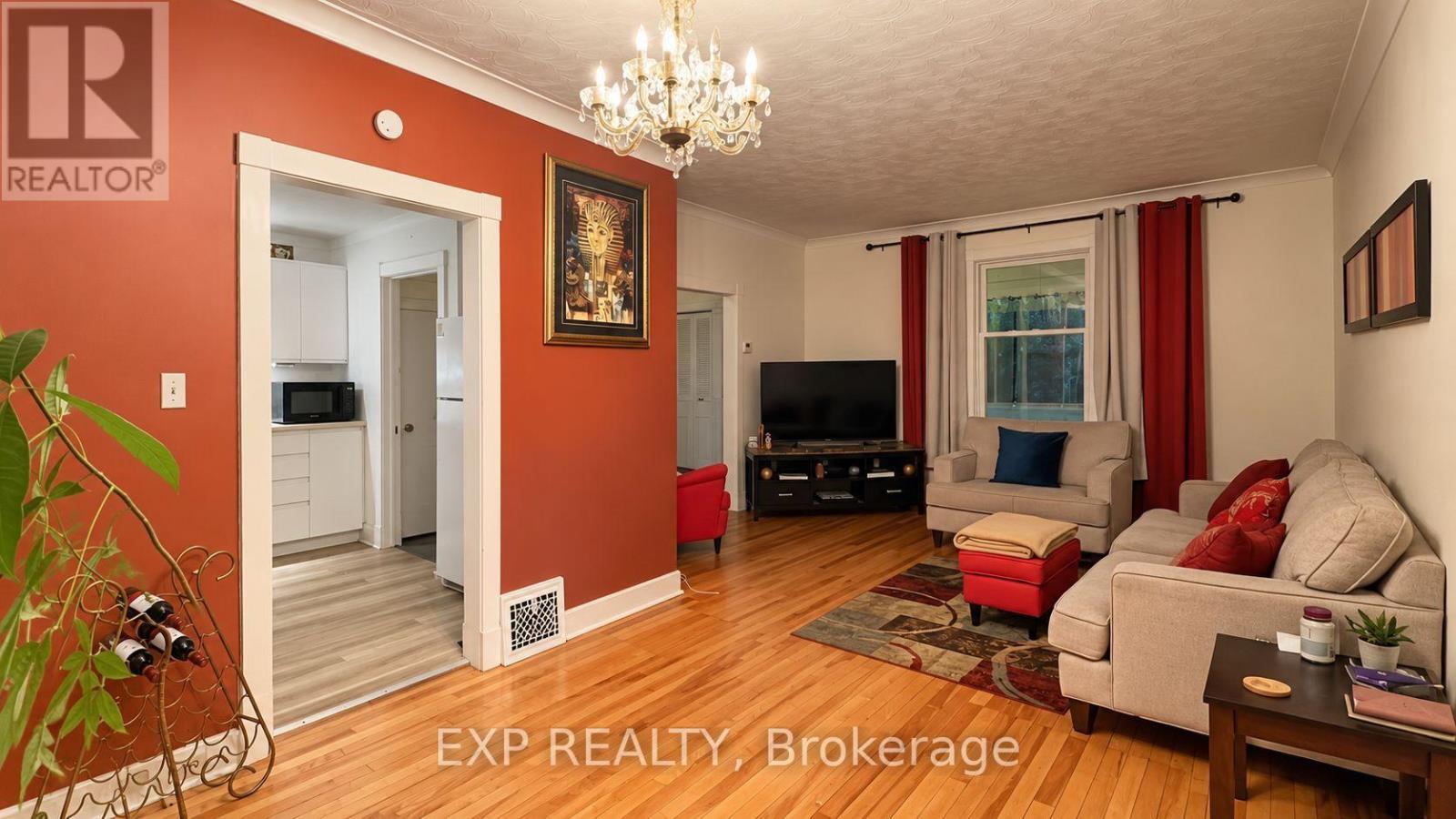 413 MARLBOROUGH STREET N - 3