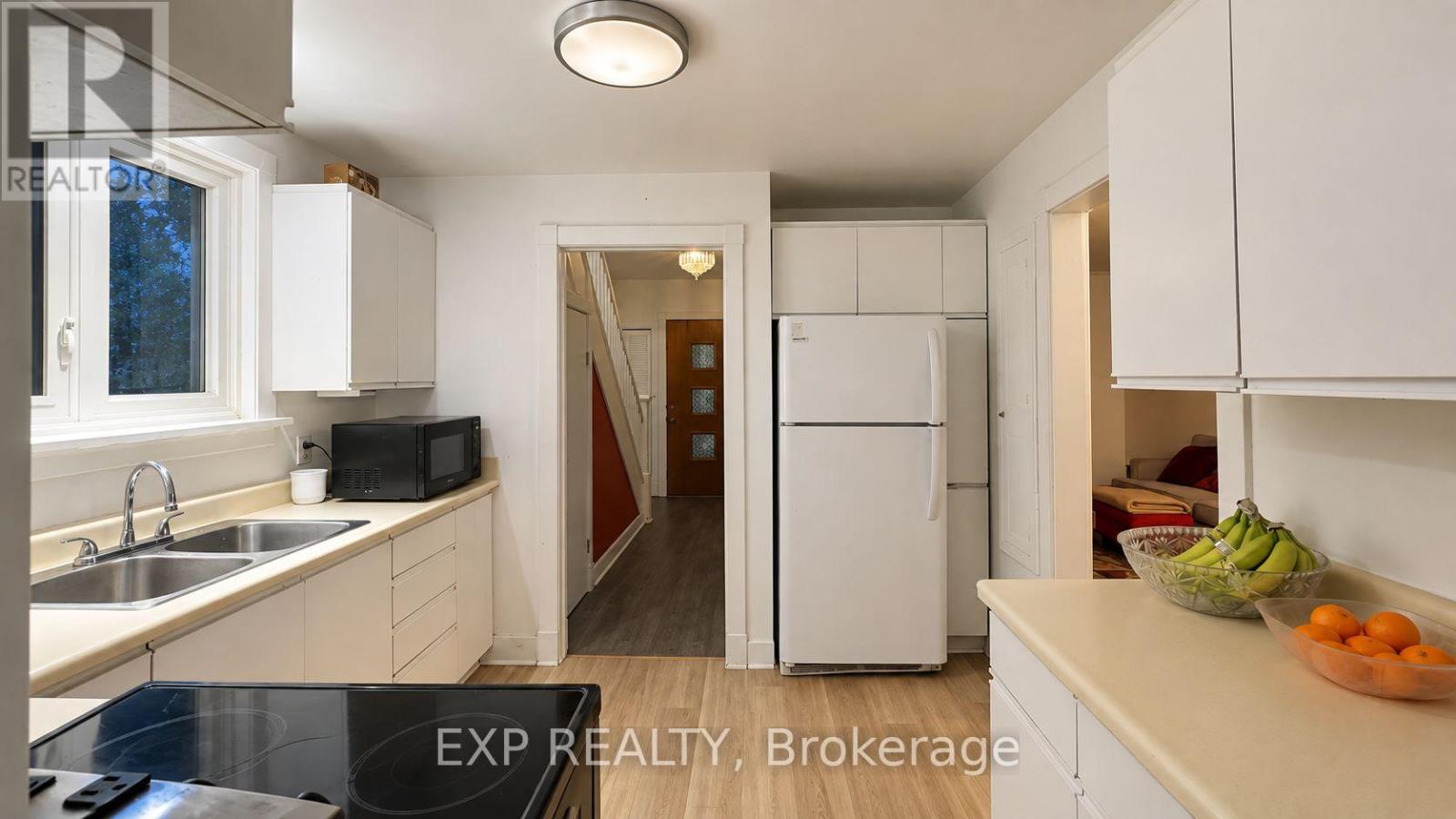 413 MARLBOROUGH STREET N - 6