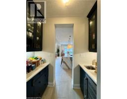 Mud room - 923 Eaglecrest Court, Kitchener, ON N2K0B8 Photo 11