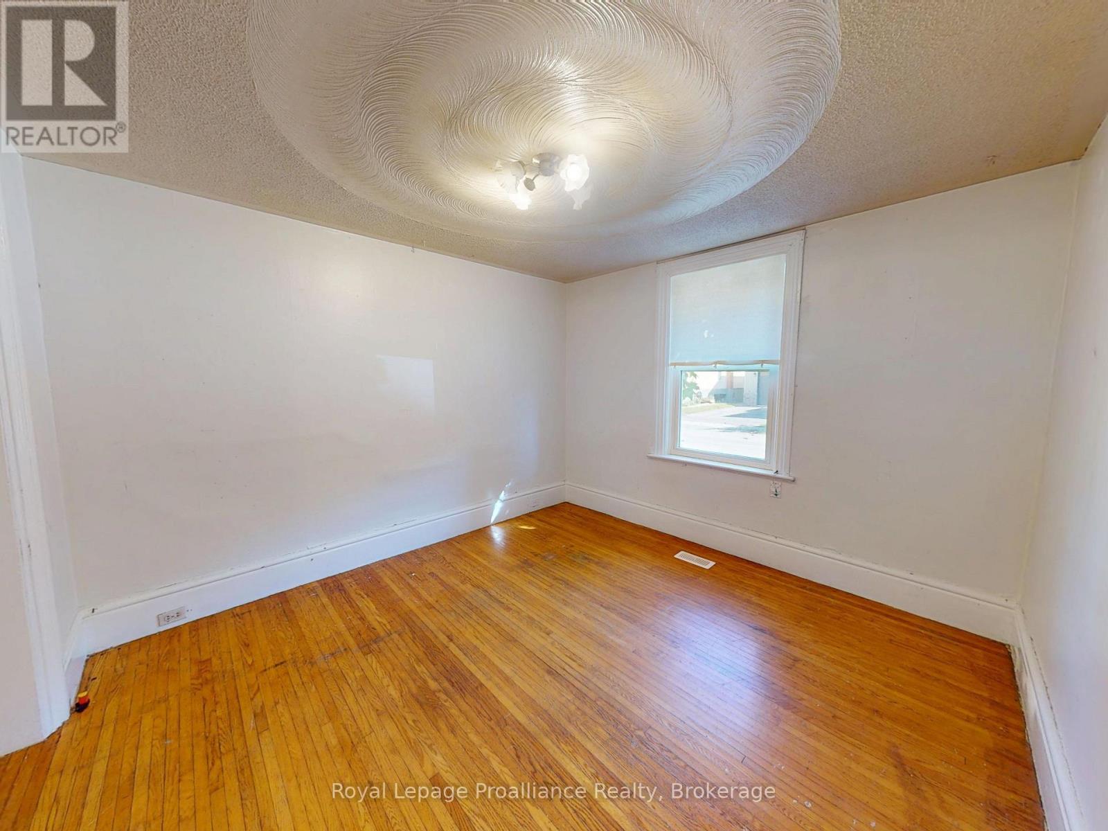 166 BURNHAM STREET - Image 10