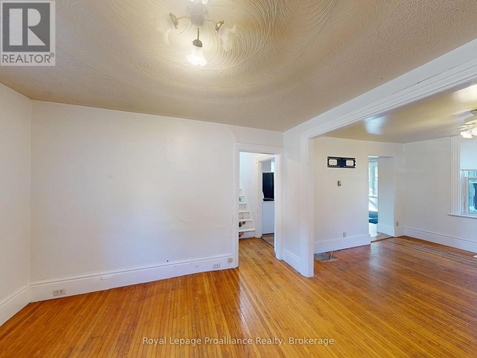 166 BURNHAM STREET - Image 11