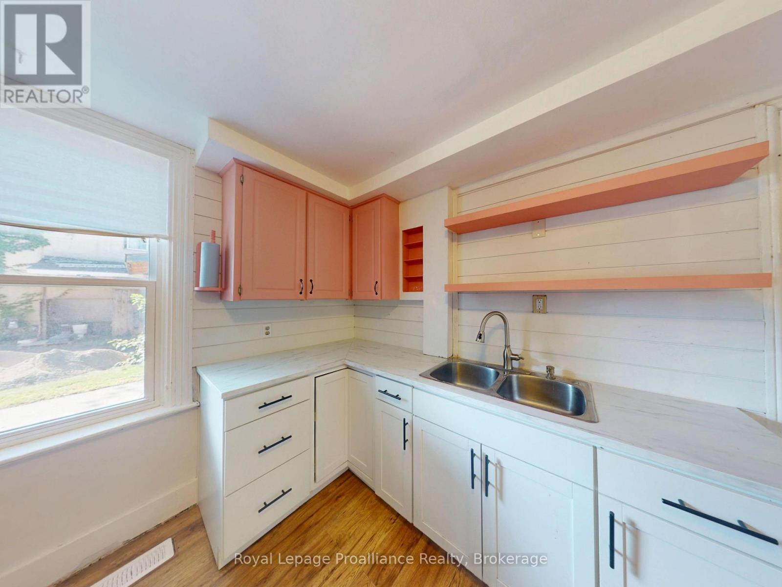 166 BURNHAM STREET - 15