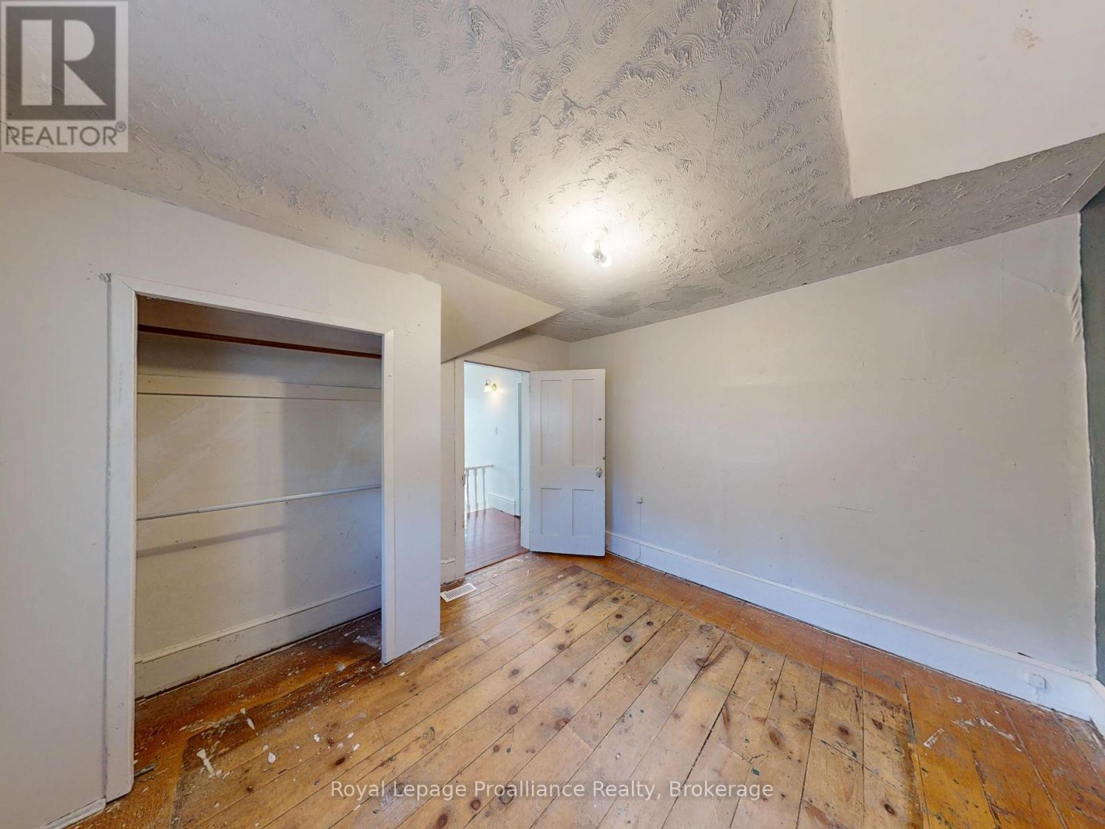 166 BURNHAM STREET - 19