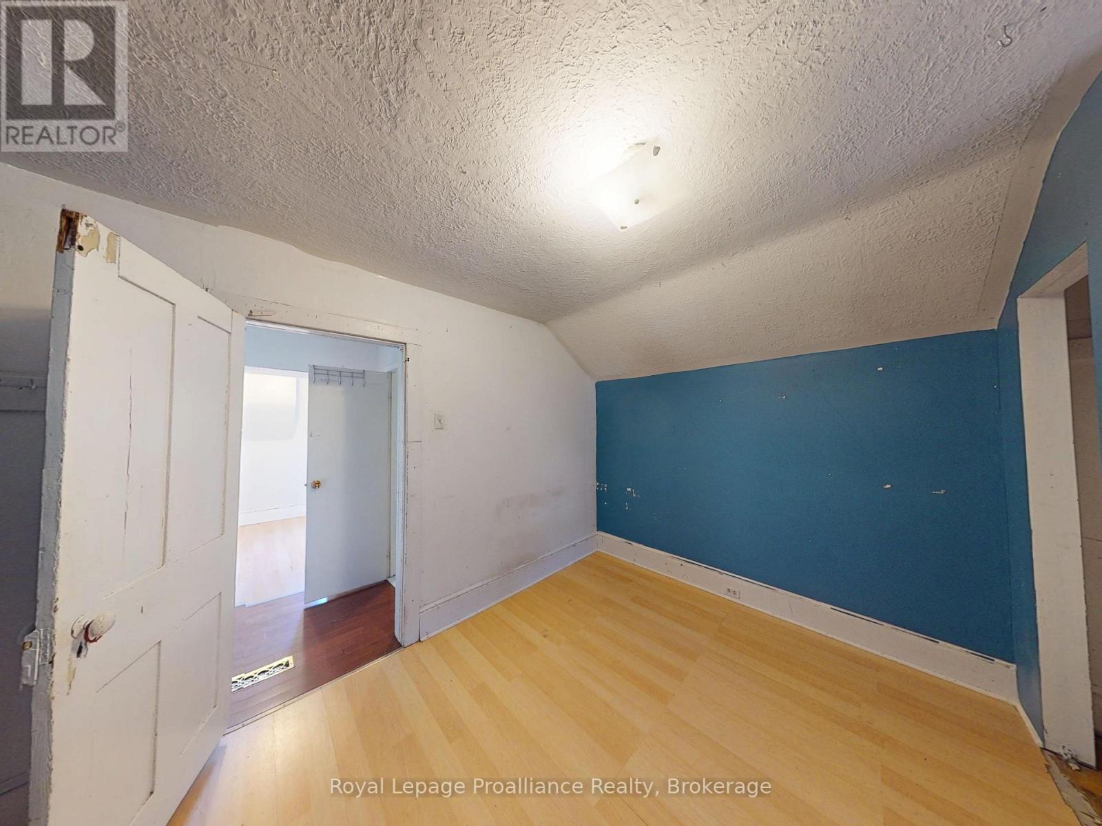 166 BURNHAM STREET - 22