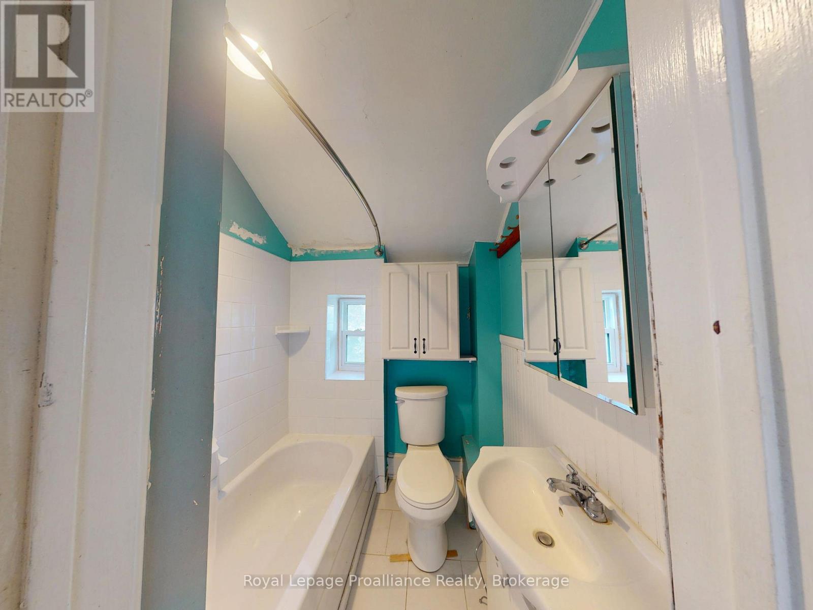 166 BURNHAM STREET - Image 24