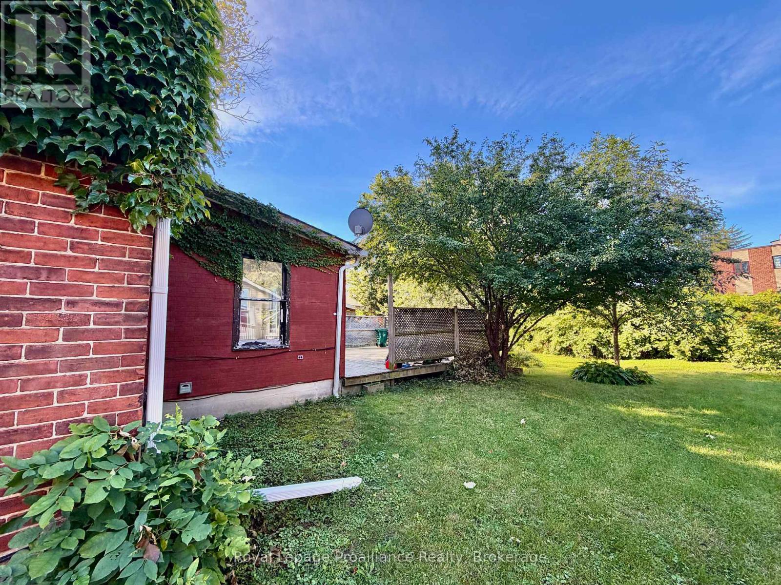 166 BURNHAM STREET - 28