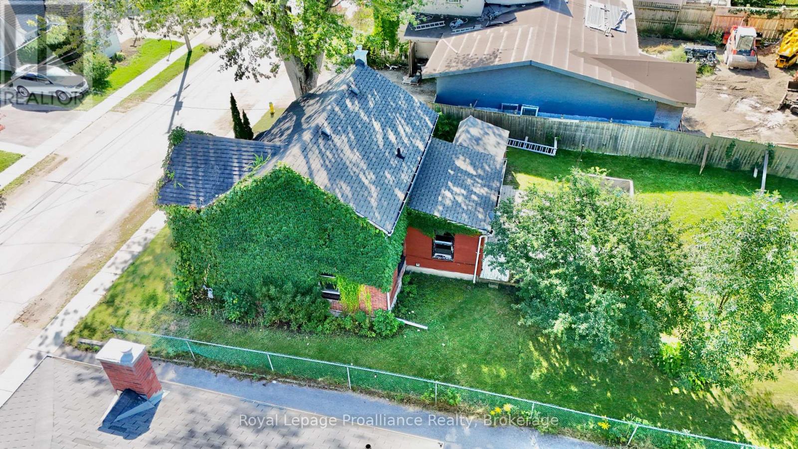 166 BURNHAM STREET - 31