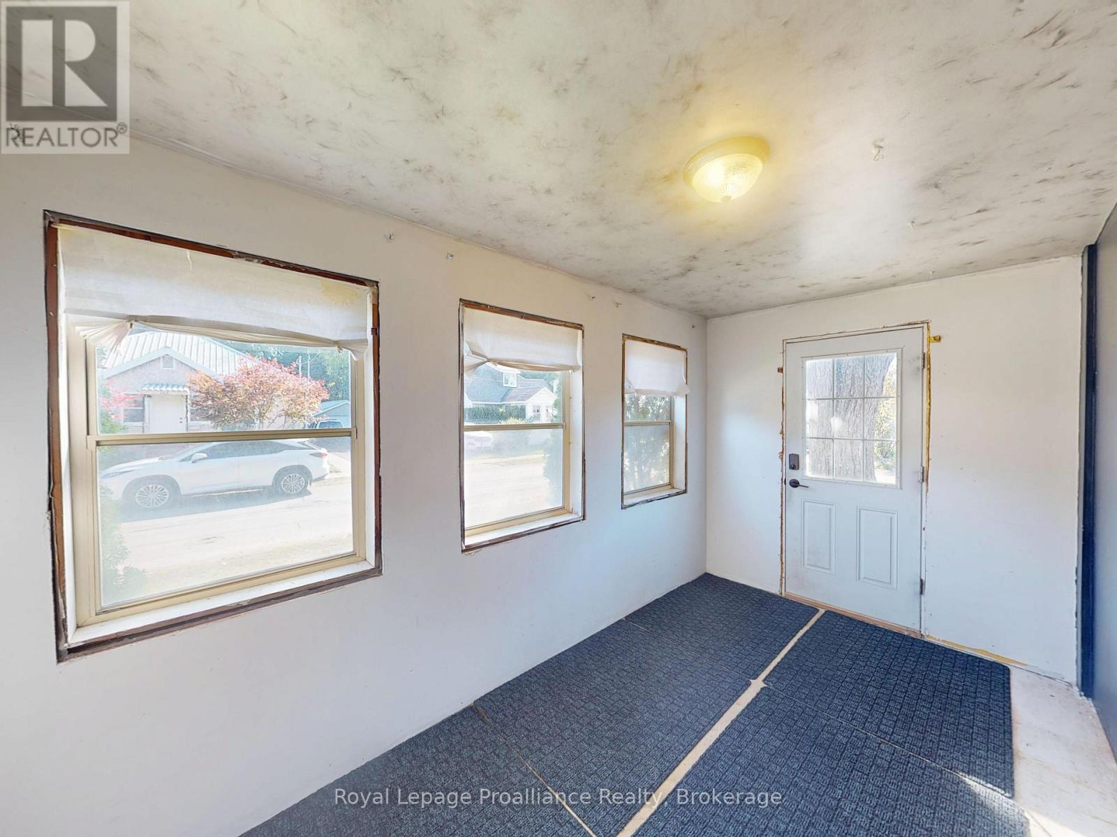 166 BURNHAM STREET - 8
