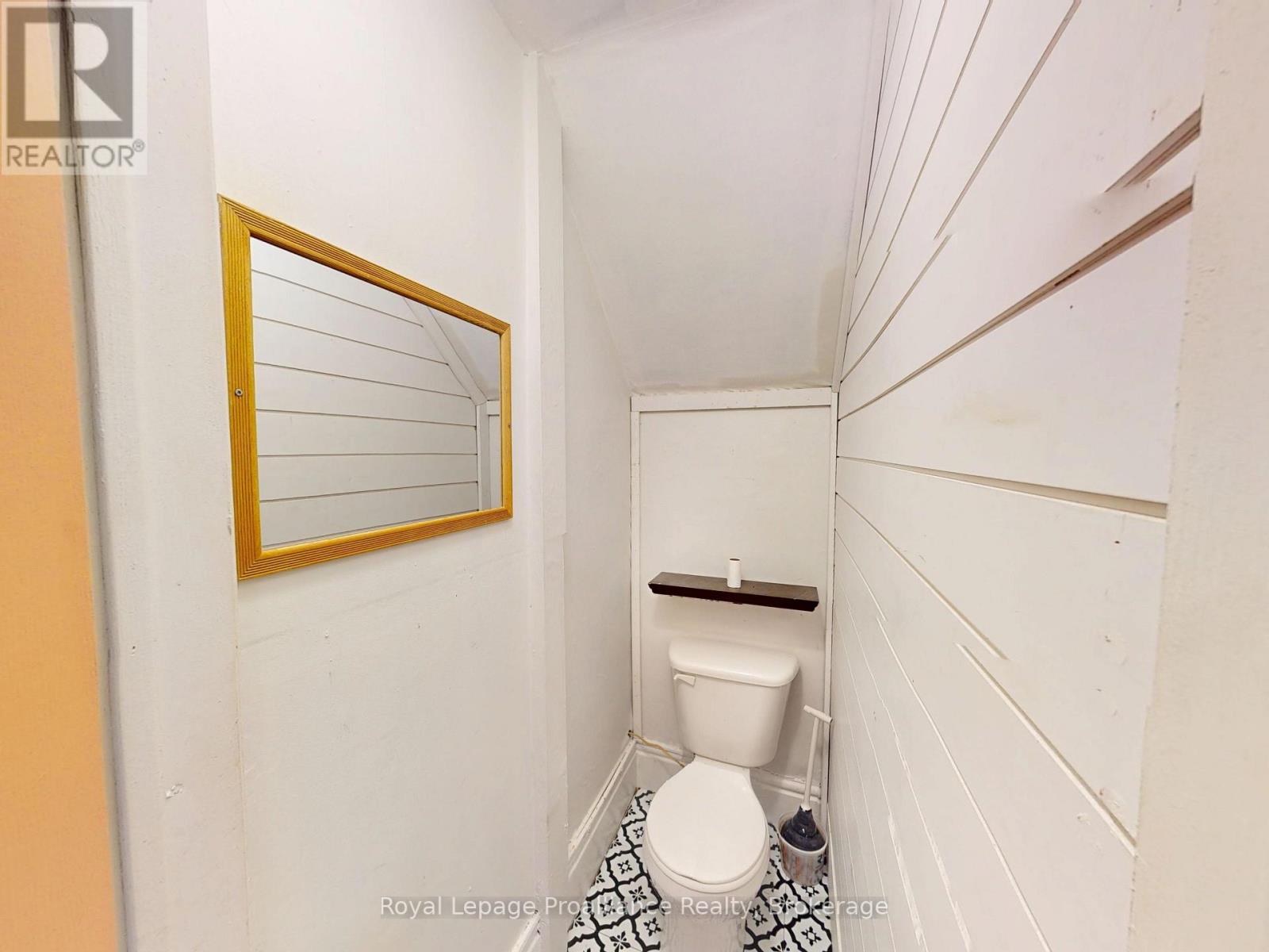 166 BURNHAM STREET - 9