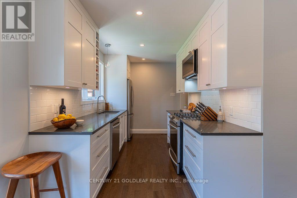 27 ROUNDHAY DRIVE - 14