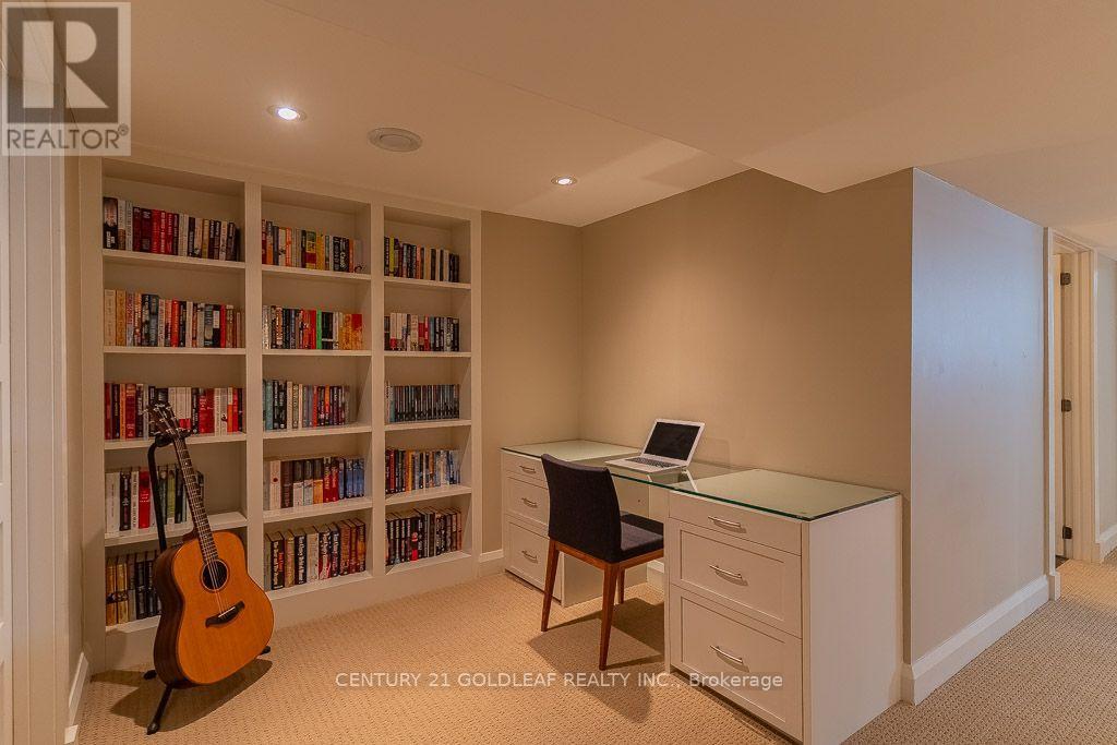 27 ROUNDHAY DRIVE - 28