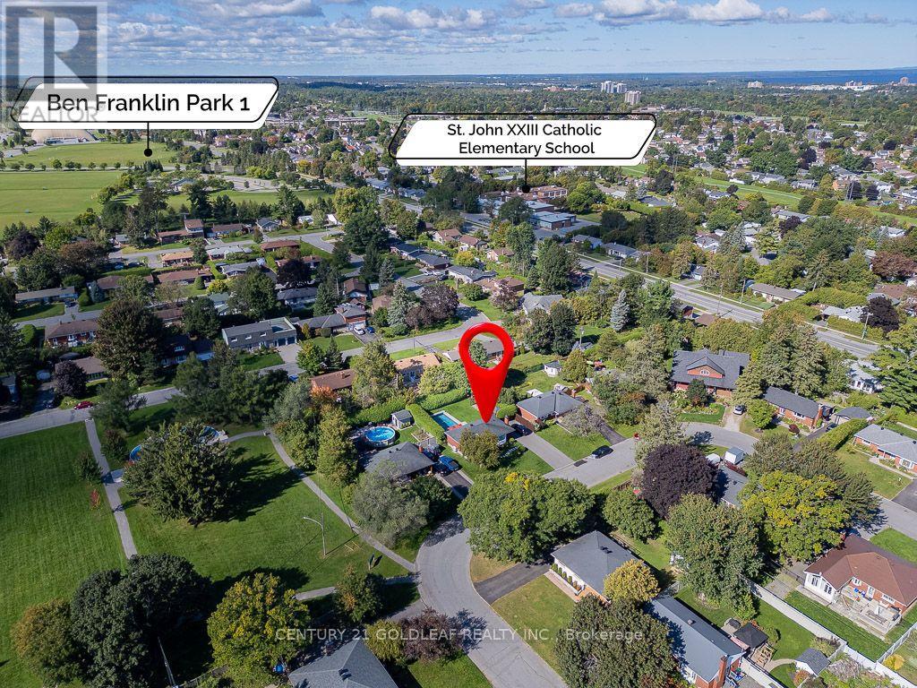 27 ROUNDHAY DRIVE - 44