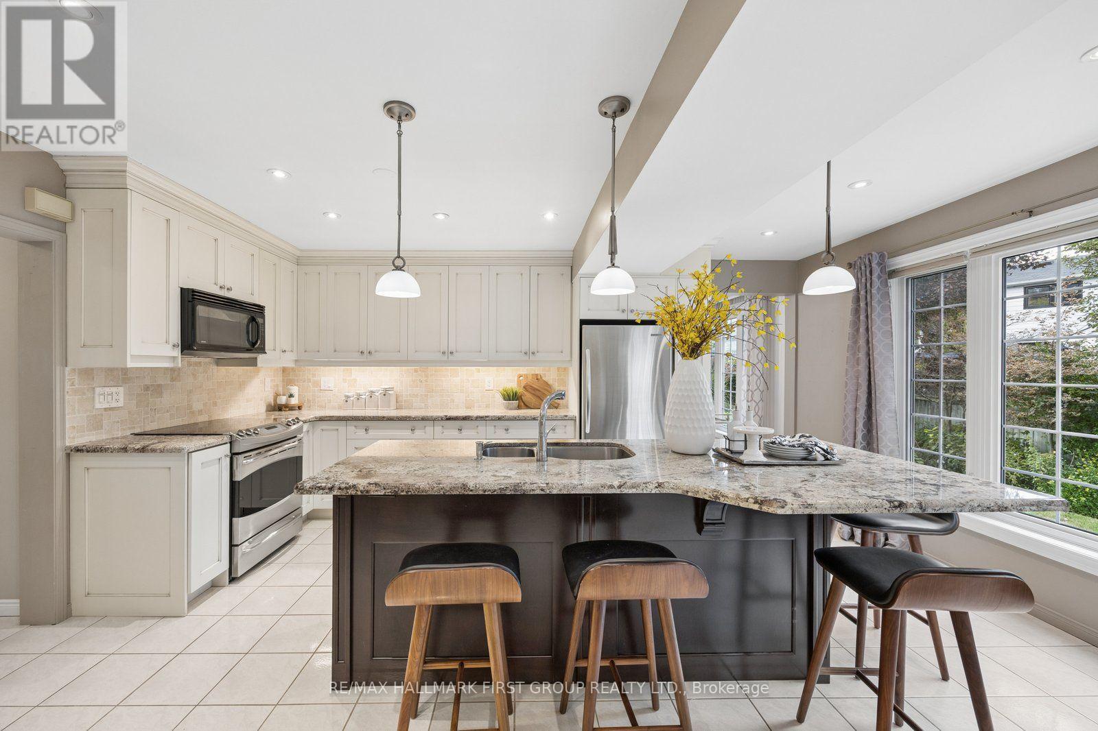 920 ESSA CRESCENT - 12