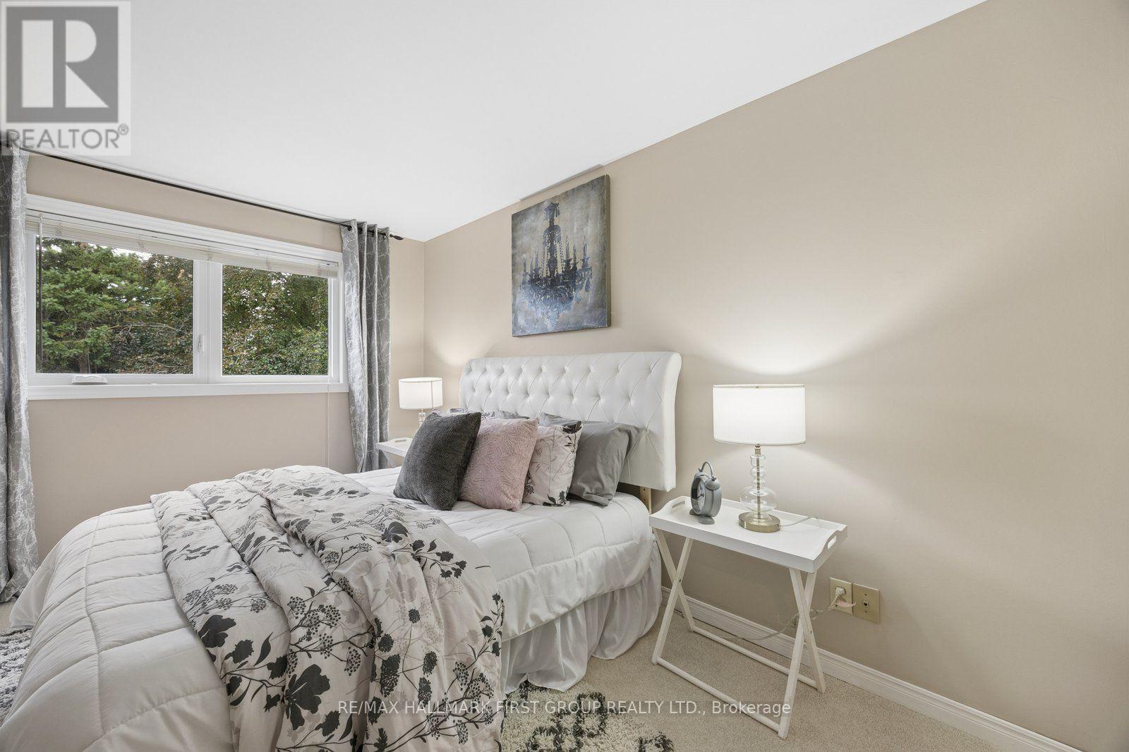 920 ESSA CRESCENT - 24